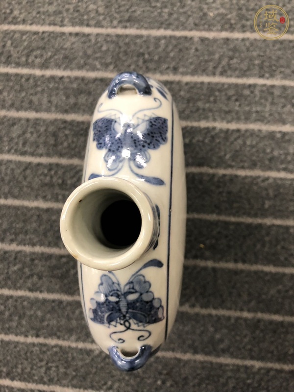 古玩陶瓷山水紋青花抱月瓶真品鑒賞圖