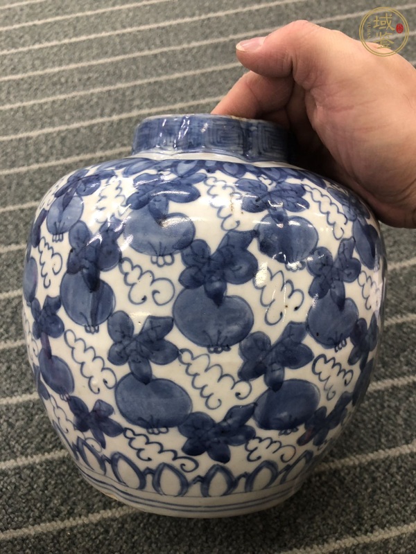 古玩陶瓷花果紋青花罐真品鑒賞圖