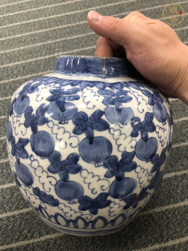 古玩陶瓷花果紋青花罐真品鑒賞圖