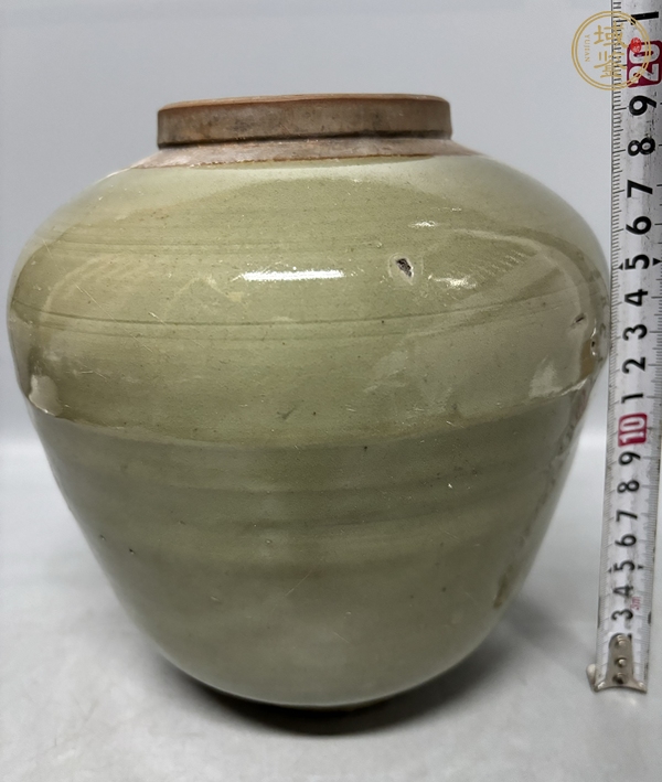 古玩陶瓷龍泉窯口青釉罐真品鑒賞圖