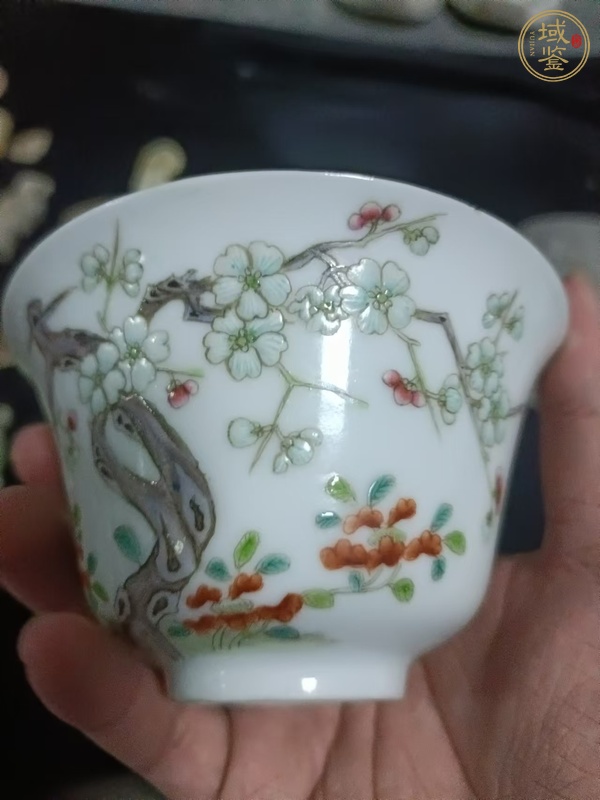 古玩陶瓷花卉紋粉彩杯真品鑒賞圖