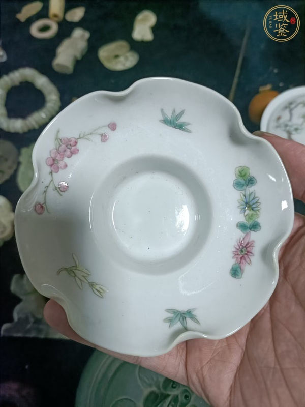 古玩陶瓷花卉紋粉彩杯真品鑒賞圖