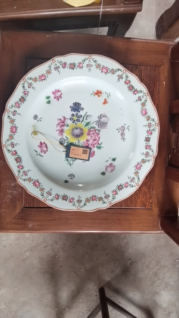古玩陶瓷清代乾隆粉彩花卉紋花口盤拍賣,當前價格9800元