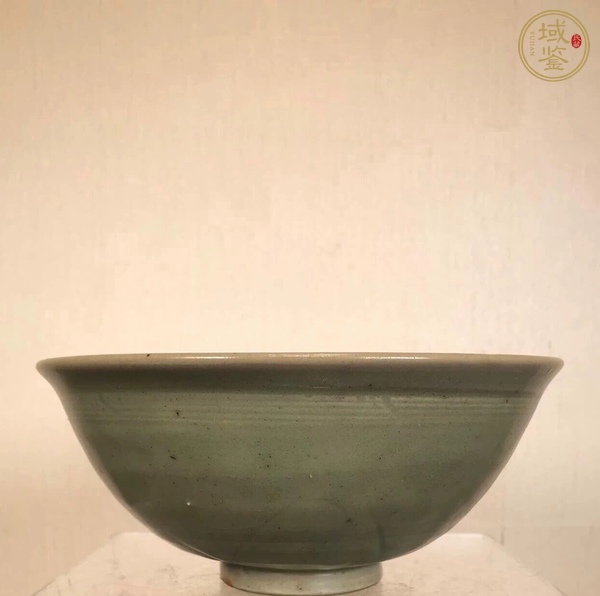 古玩陶瓷龍泉青瓷刻花碗，內(nèi)銷真品鑒賞圖