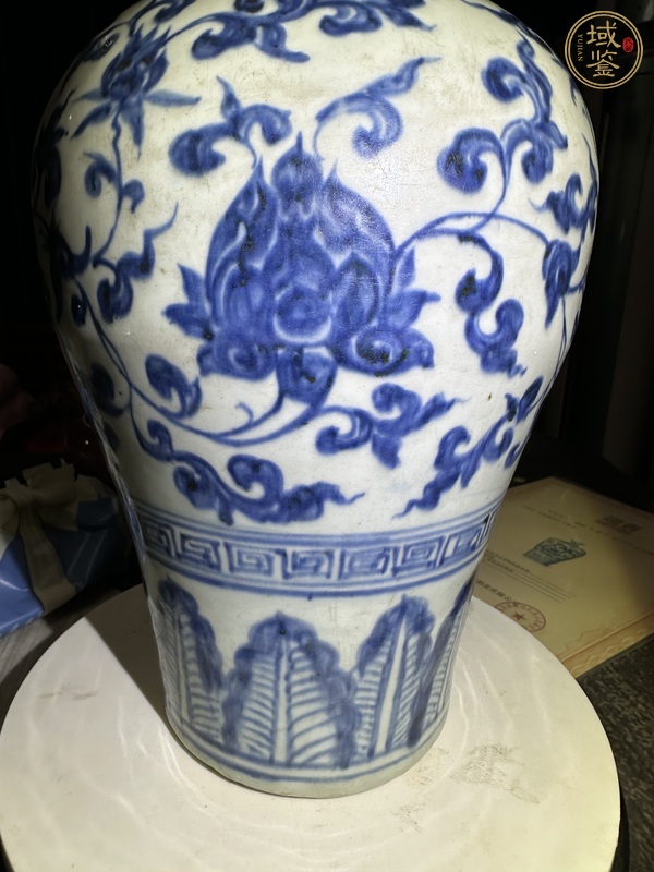 古玩陶瓷青花纏枝花卉紋梅瓶真品鑒賞圖