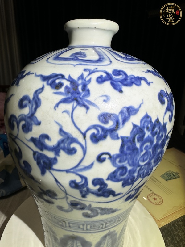 古玩陶瓷青花纏枝花卉紋梅瓶真品鑒賞圖