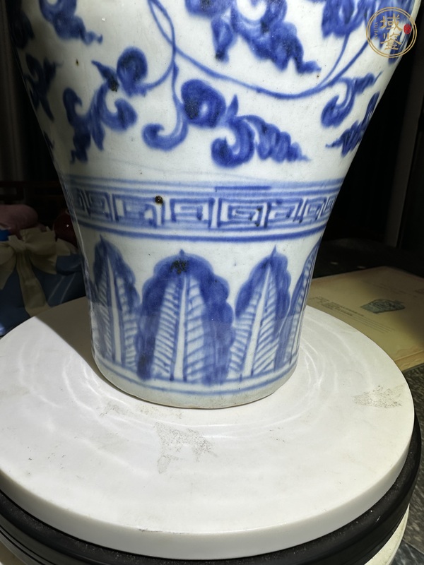 古玩陶瓷青花纏枝花卉紋梅瓶真品鑒賞圖