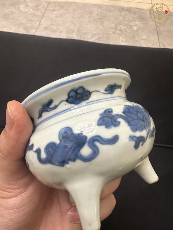 古玩陶瓷花卉紋青花香爐真品鑒賞圖