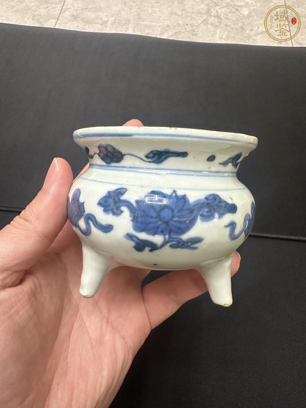 古玩陶瓷花卉紋青花香爐真品鑒賞圖