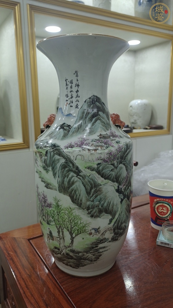 古玩陶瓷淺絳彩山水人物紋獅耳撇口瓶真品鑒賞圖