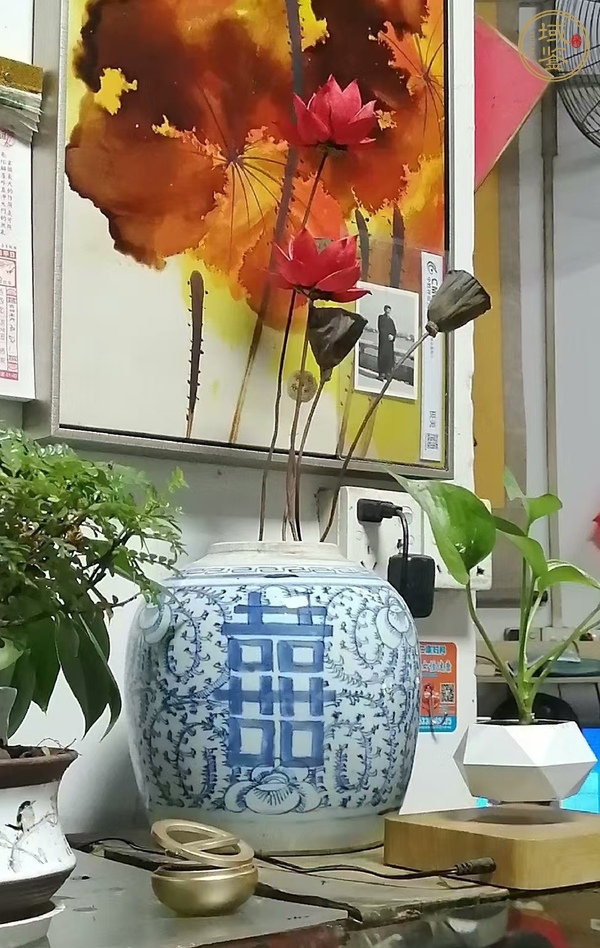 古玩陶瓷清中·青花纏枝喜字紋罐真品鑒賞圖