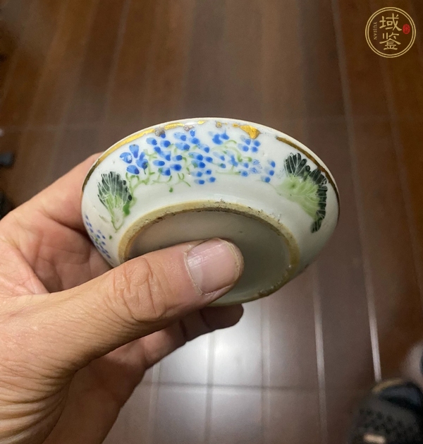 古玩陶瓷淺絳彩花卉紋粉盒或者印盒真品鑒賞圖