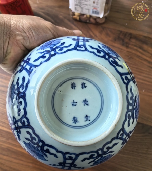 古玩陶瓷青花花間壽字墩式碗，傳統(tǒng)真品鑒賞圖