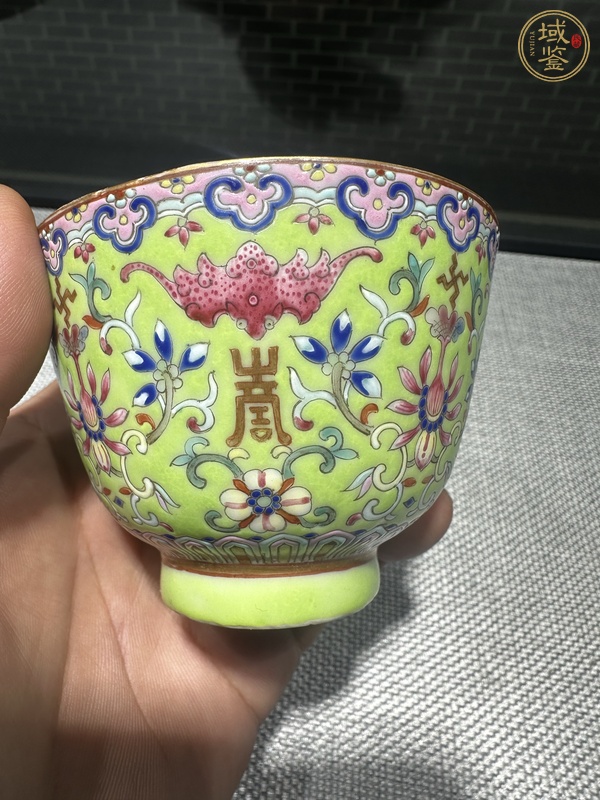 古玩陶瓷粉彩纏枝福壽紋杯真品鑒賞圖