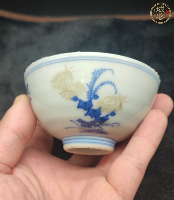 古玩陶瓷青花釉里紅花卉紋茶碗真品鑒賞圖