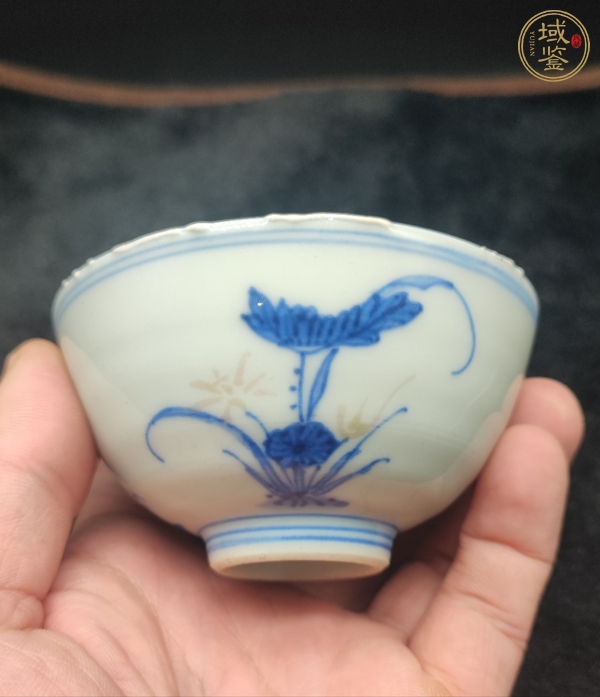 古玩陶瓷青花釉里紅花卉紋茶碗真品鑒賞圖