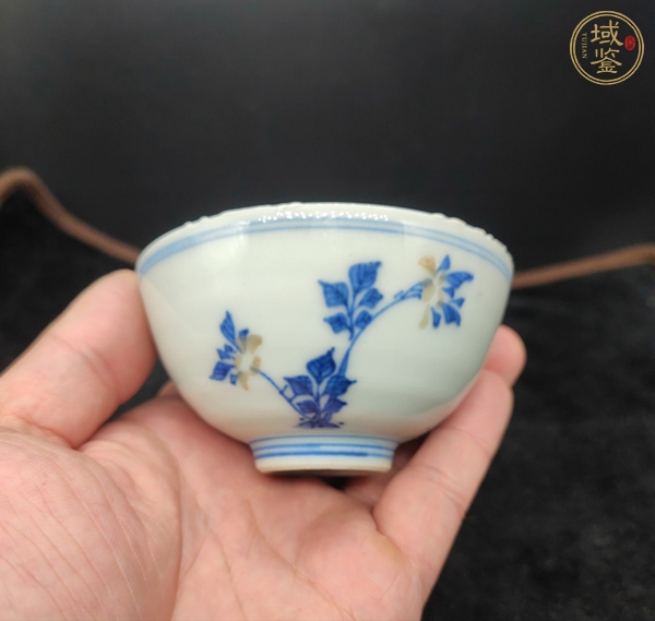 古玩陶瓷青花釉里紅花卉紋茶碗真品鑒賞圖