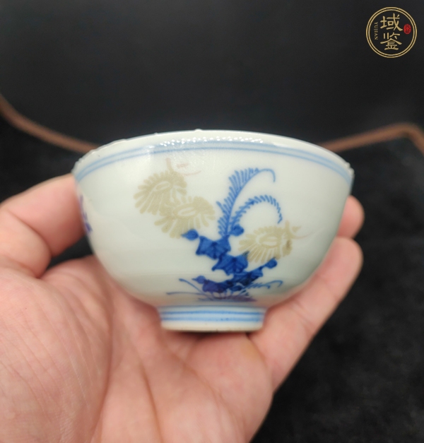 古玩陶瓷青花釉里紅花卉紋茶碗真品鑒賞圖