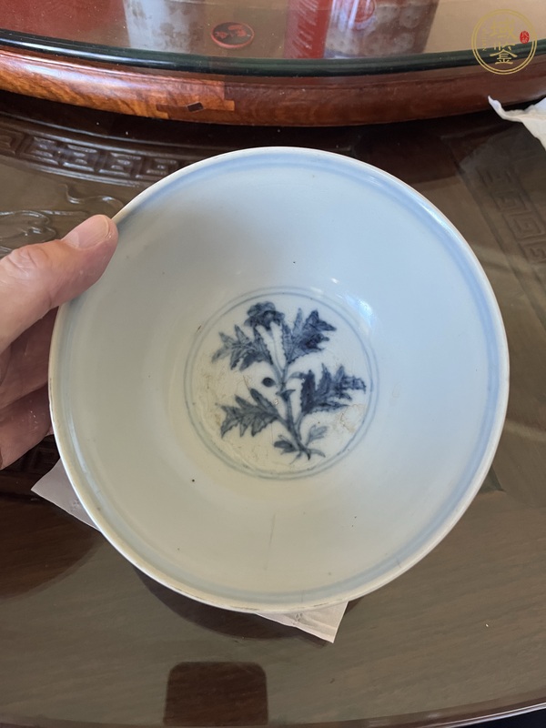 古玩陶瓷青花折枝花卉紋茶碗真品鑒賞圖