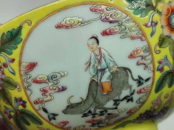 古玩陶瓷外粉彩內(nèi)青花碗真品鑒賞圖