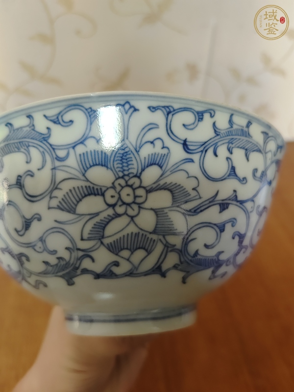 古玩陶瓷花卉紋青花碗真品鑒賞圖