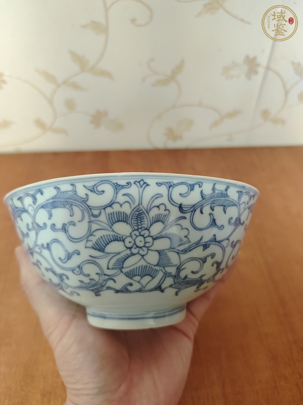 古玩陶瓷花卉紋青花碗真品鑒賞圖