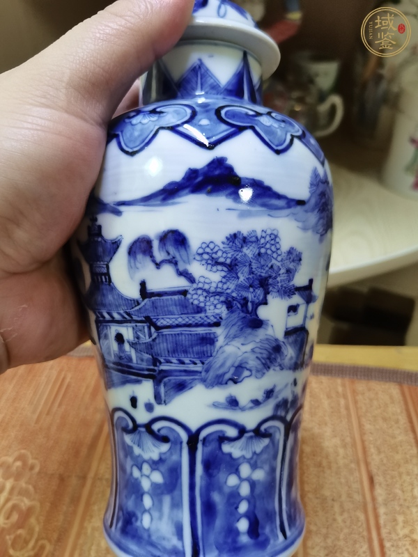 古玩陶瓷山水紋青花雞腿蓋瓶真品鑒賞圖