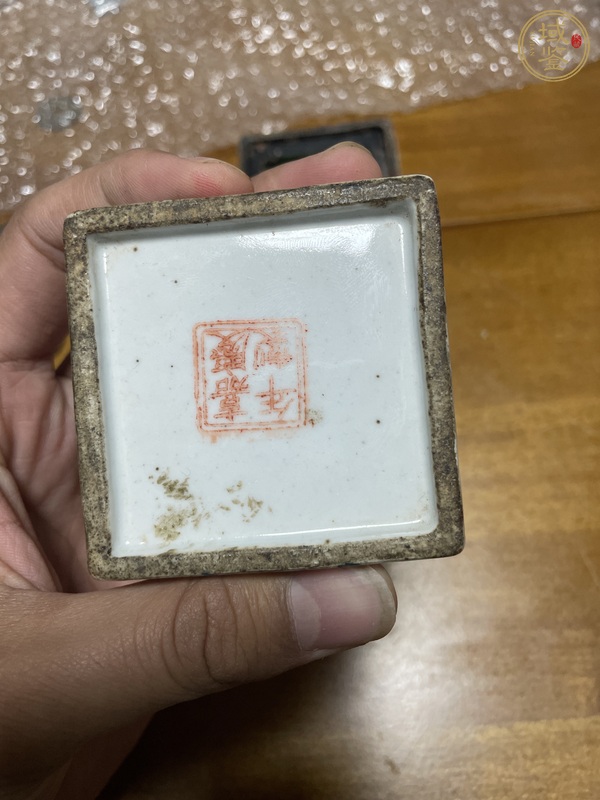 古玩陶瓷花卉紋四方印泥盒真品鑒賞圖