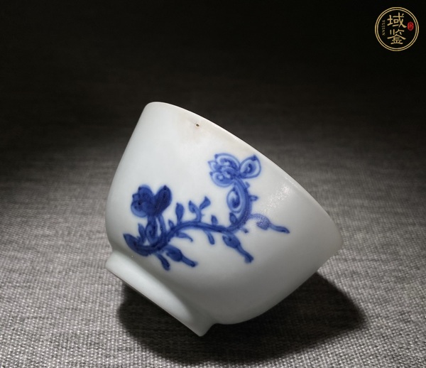 古玩陶瓷花卉紋青花杯真品鑒賞圖