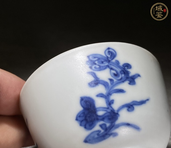 古玩陶瓷花卉紋青花杯真品鑒賞圖