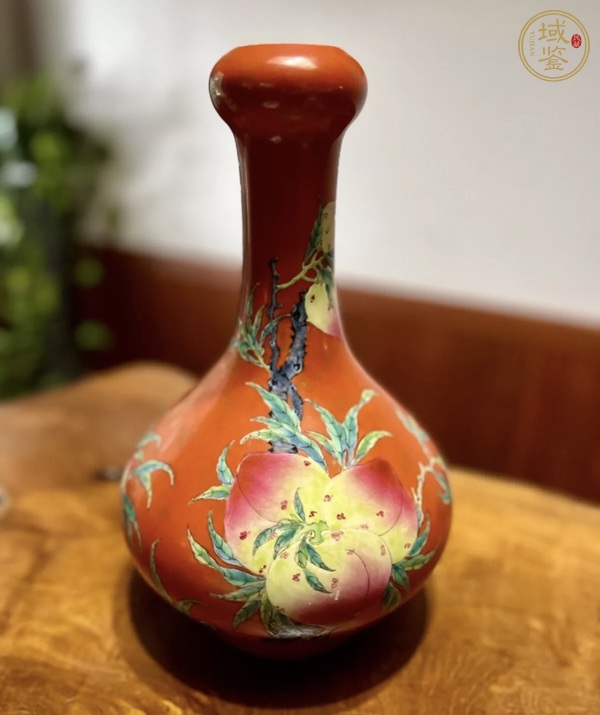 古玩陶瓷珊瑚紅釉粉彩折枝花卉紋膽式瓶真品鑒賞圖