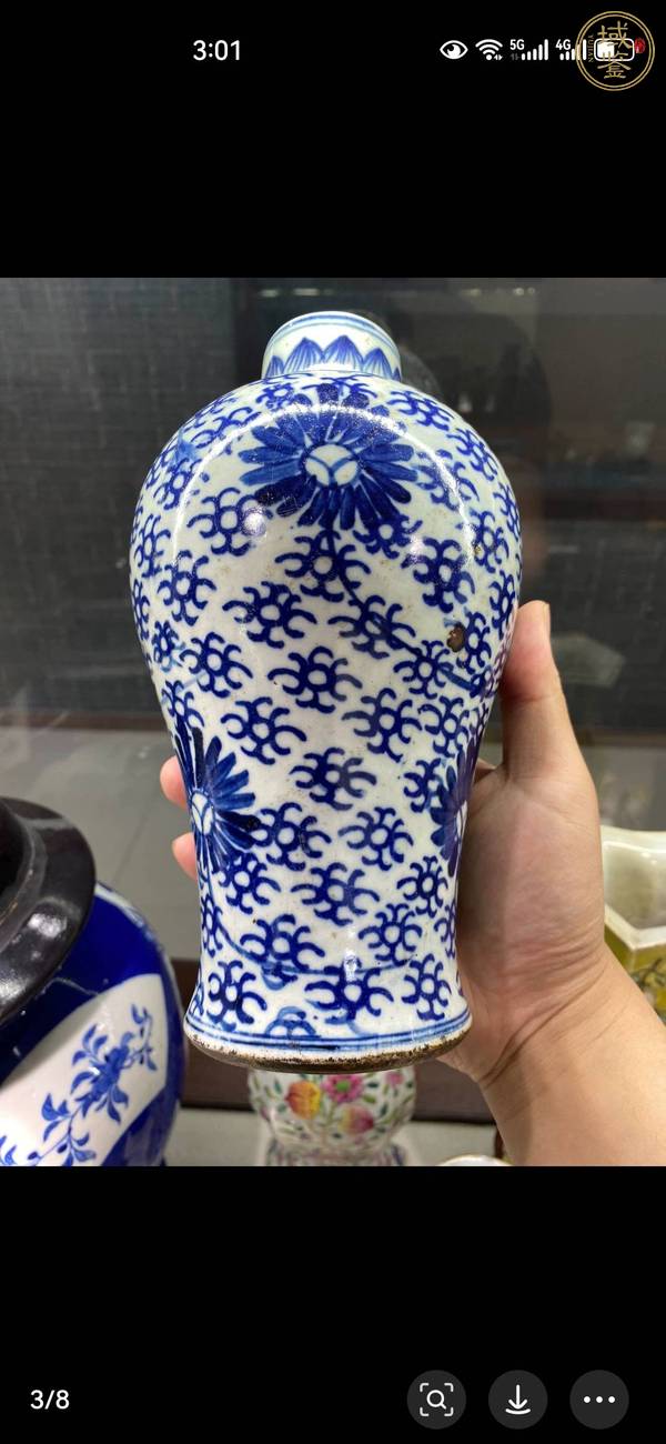 古玩陶瓷花卉紋青花瓶真品鑒賞圖