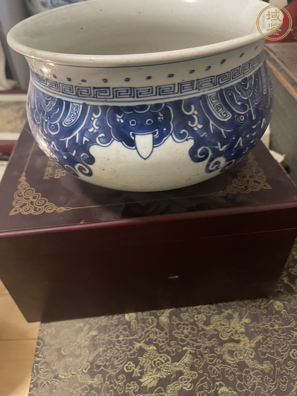 古玩陶瓷青花饕餮紋香爐真品鑒賞圖