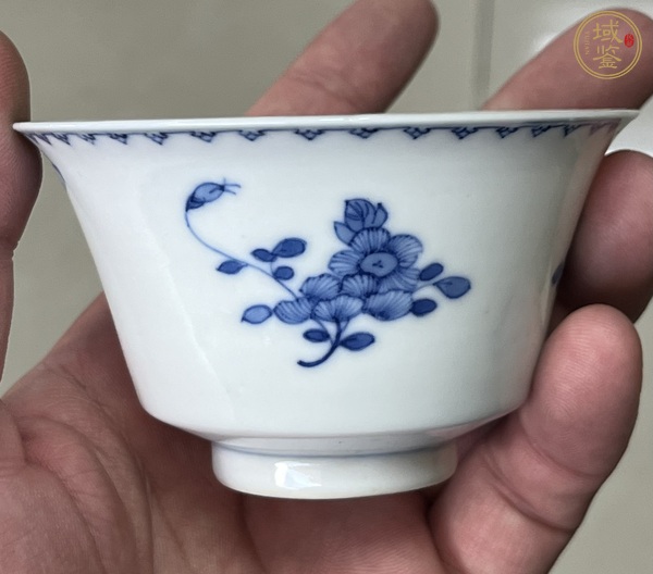 古玩陶瓷青花花卉紋蓋碗真品鑒賞圖