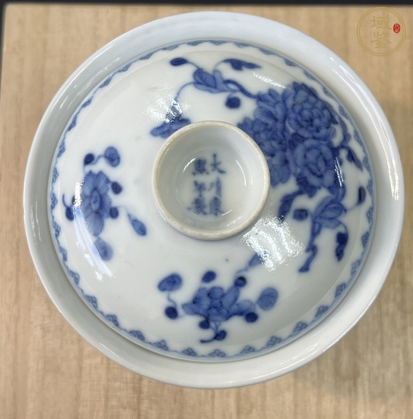 古玩陶瓷青花花卉紋蓋碗真品鑒賞圖