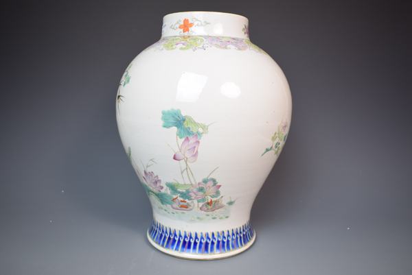 古玩陶瓷清晚期粉彩五倫圖將軍罐拍賣,當(dāng)前價格20000元