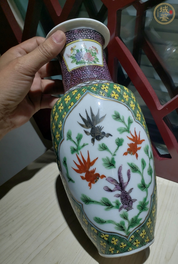 古玩陶瓷金玉滿堂花蝶紋瓶真品鑒賞圖