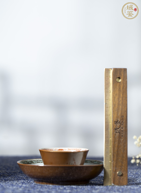 古玩陶瓷清雍正·外紫金釉內粉彩花鳥紋杯碟真品鑒賞圖