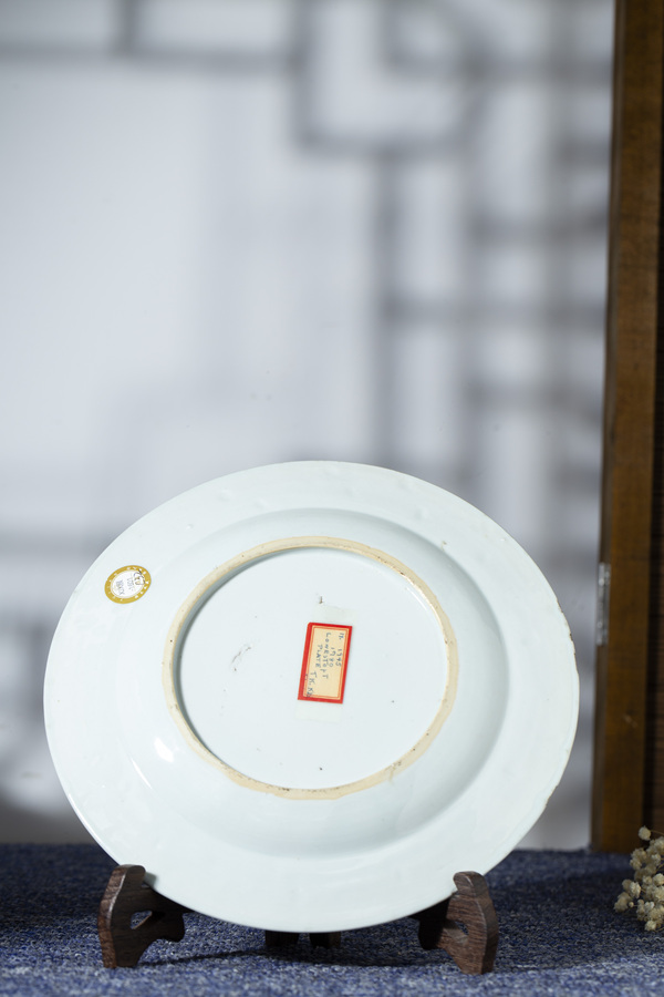 古玩陶瓷清乾隆·粉彩洞石花卉紋折沿盤拍賣，當前價格155元