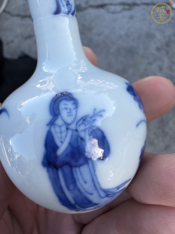 古玩陶瓷仕女花卉紋青花天球瓶真品鑒賞圖