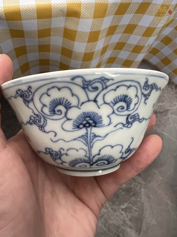 古玩陶瓷花卉紋青花杯真品鑒賞圖