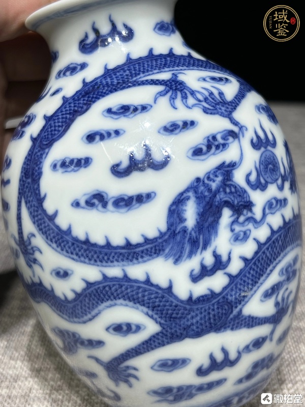 古玩陶瓷青花趕珠龍紋撇口瓶真品鑒賞圖