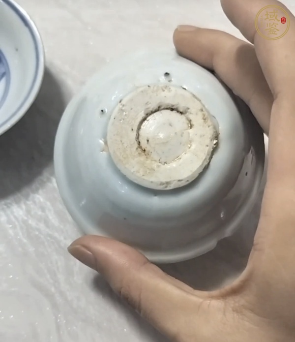 古玩陶瓷青花山水人物紋茶碗真品鑒賞圖