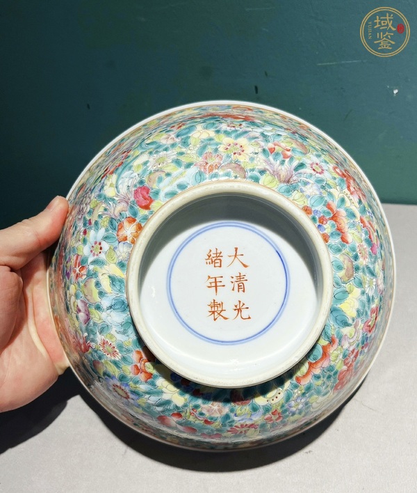 古玩陶瓷粉彩百花龍紋碗真品鑒賞圖