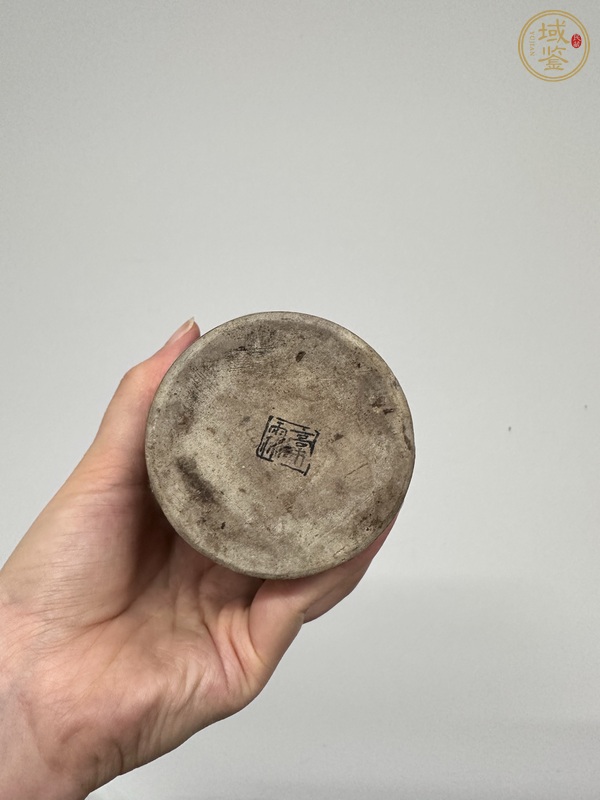 古玩陶瓷淄博窯茶葉末釉竹節(jié)筆筒真品鑒賞圖