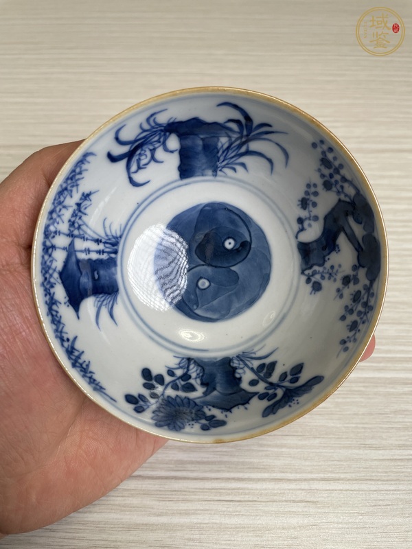 古玩陶瓷青花云蝠八卦圖茶碗真品鑒賞圖