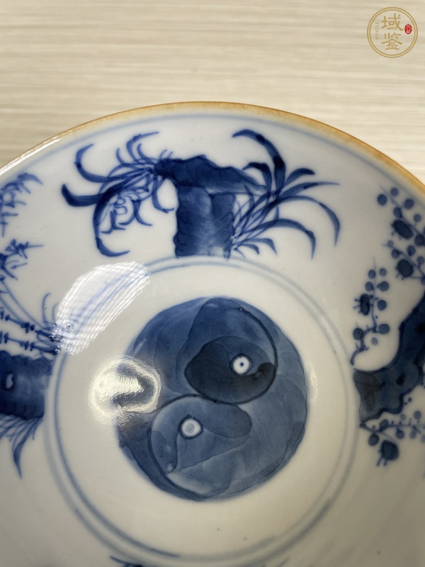 古玩陶瓷青花云蝠八卦圖茶碗真品鑒賞圖