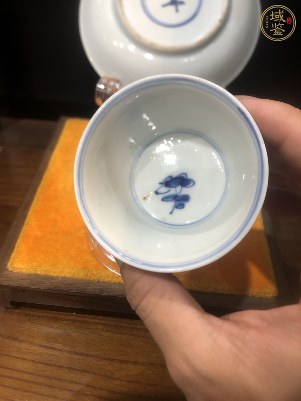 古玩陶瓷青花洞石花卉紋杯碟一套  真品鑒賞圖