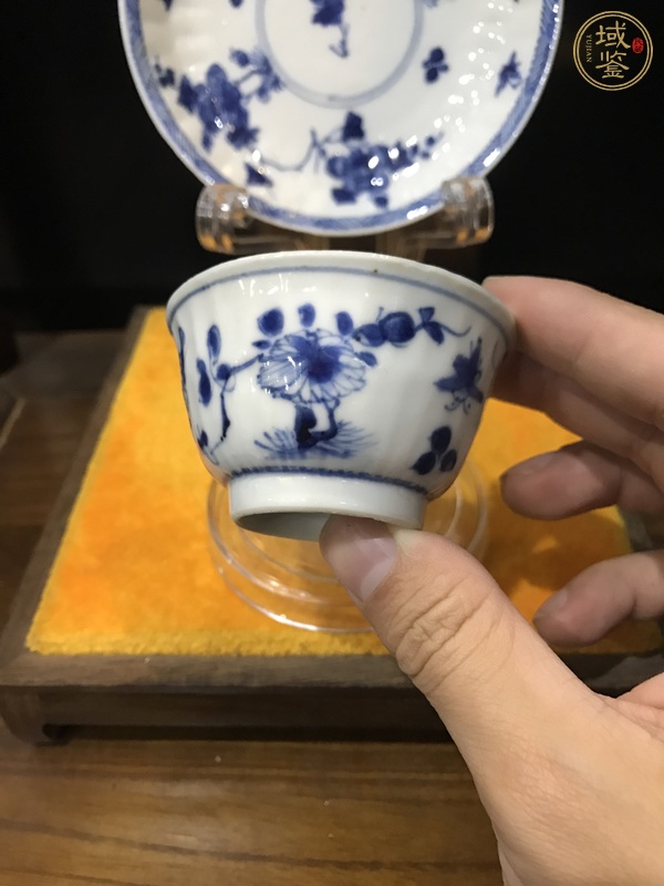 古玩陶瓷花卉紋青花杯盤真品鑒賞圖