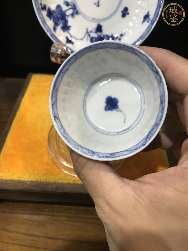 古玩陶瓷花卉紋青花杯盤真品鑒賞圖